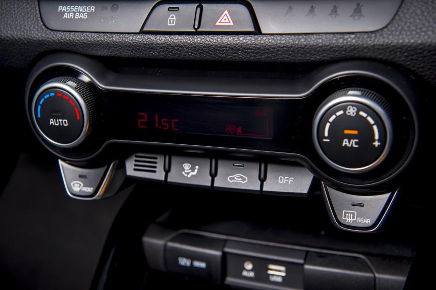 Детали интерьера Kia Rio 5-Door 2017 года  (UK) (фото 142 из 145)